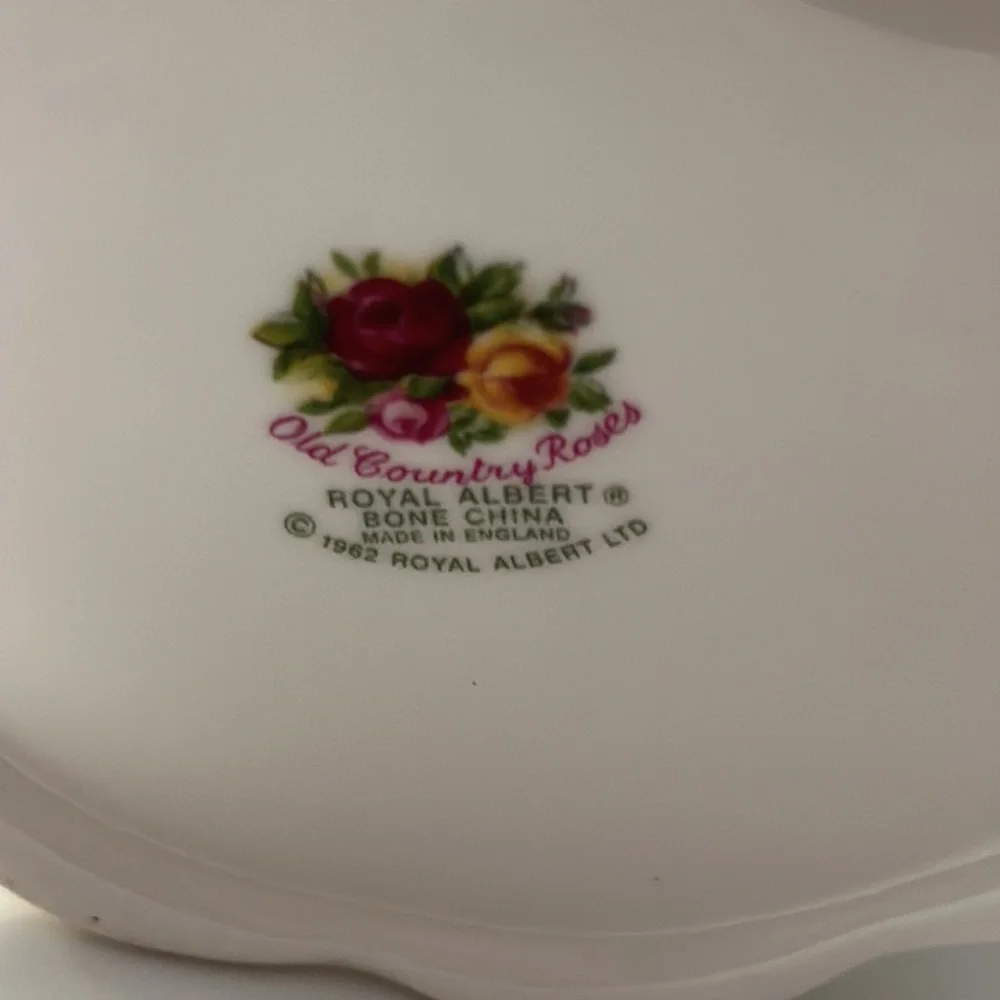 RARE 9” Large Royal Albert Old Country Roses Green Border Vase 1962 England